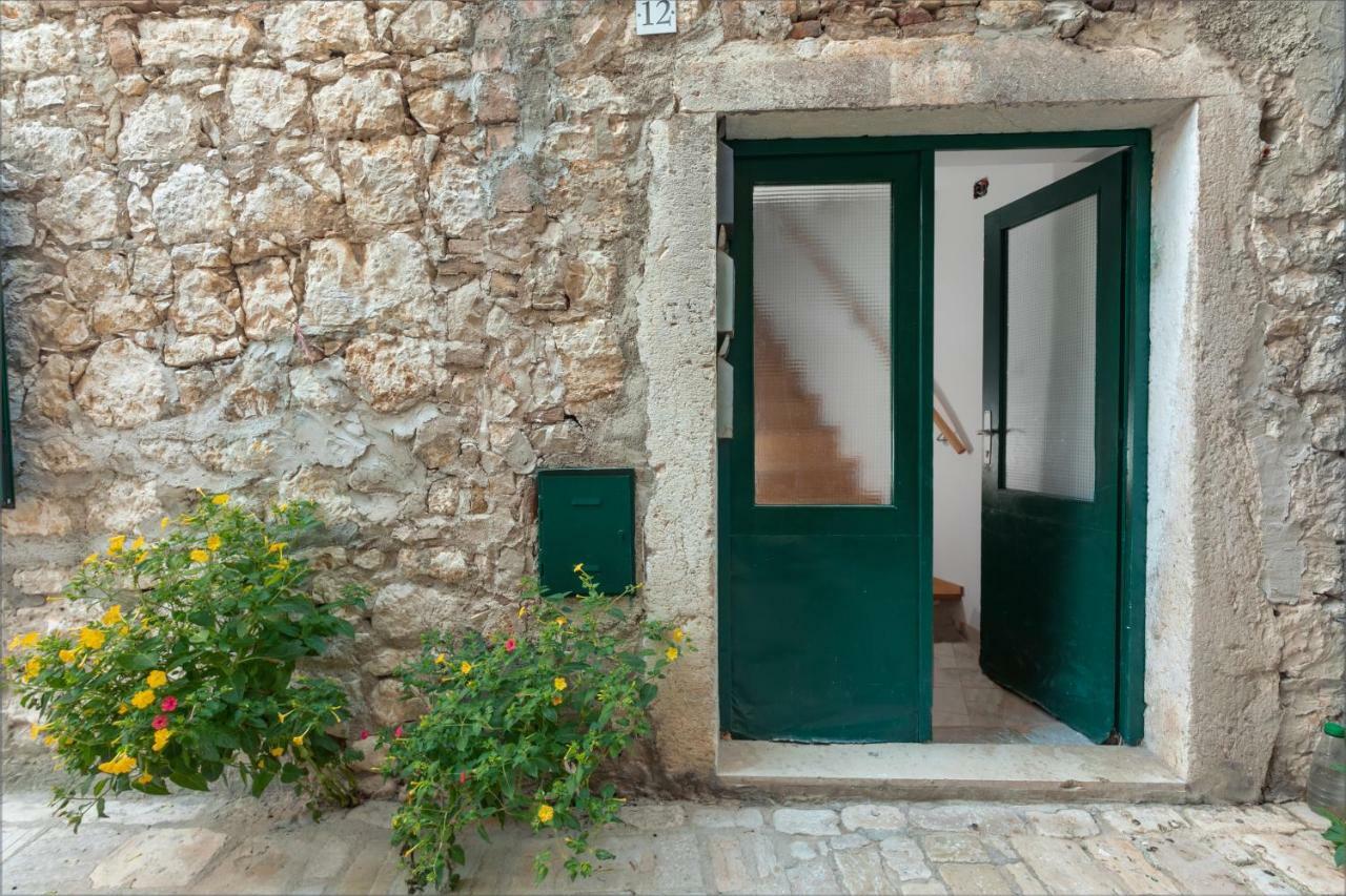 Mariva Downtown Apartment With Free Parking Ρόβινι Εξωτερικό φωτογραφία